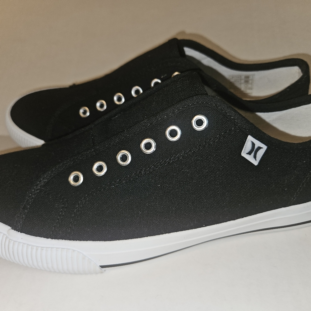 Hurley women’s Black Athletic Casual Shoes size 8, 8.5 NWT, Original Box